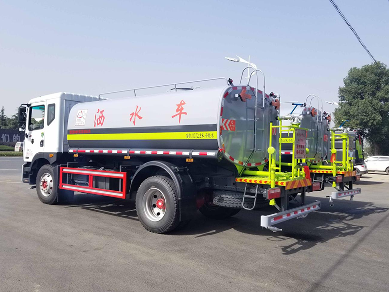 中潔牌XZL5160GSS6型灑水車(chē)